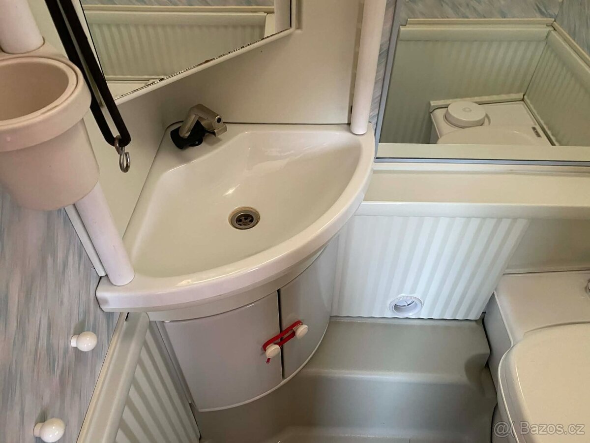 Burstner Amara 460/ AUTOMATICKÝ MOVER/ 100 km/h - 13