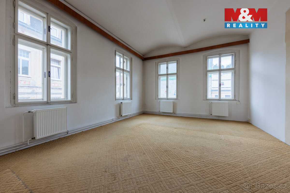 Prodej nájemního domu v Nejdku, ul. náměstí Karla IV. - 13