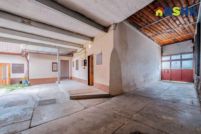 RD s 2 byty 3+1, garážemi, HK, ul. Zelená, pozemek... - 13