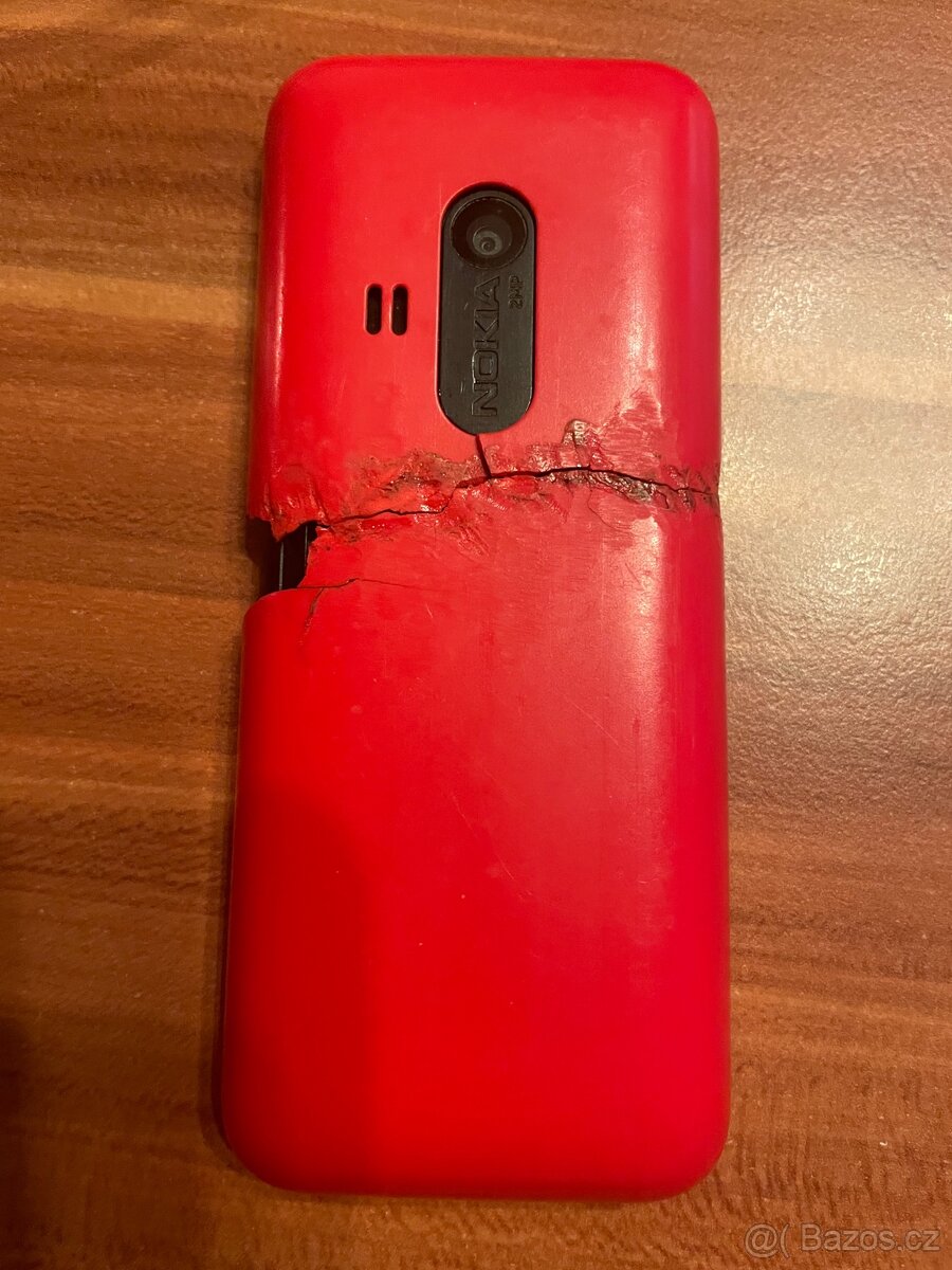 Nokia 220 4G Dual SIM-poškozený kryt - 13
