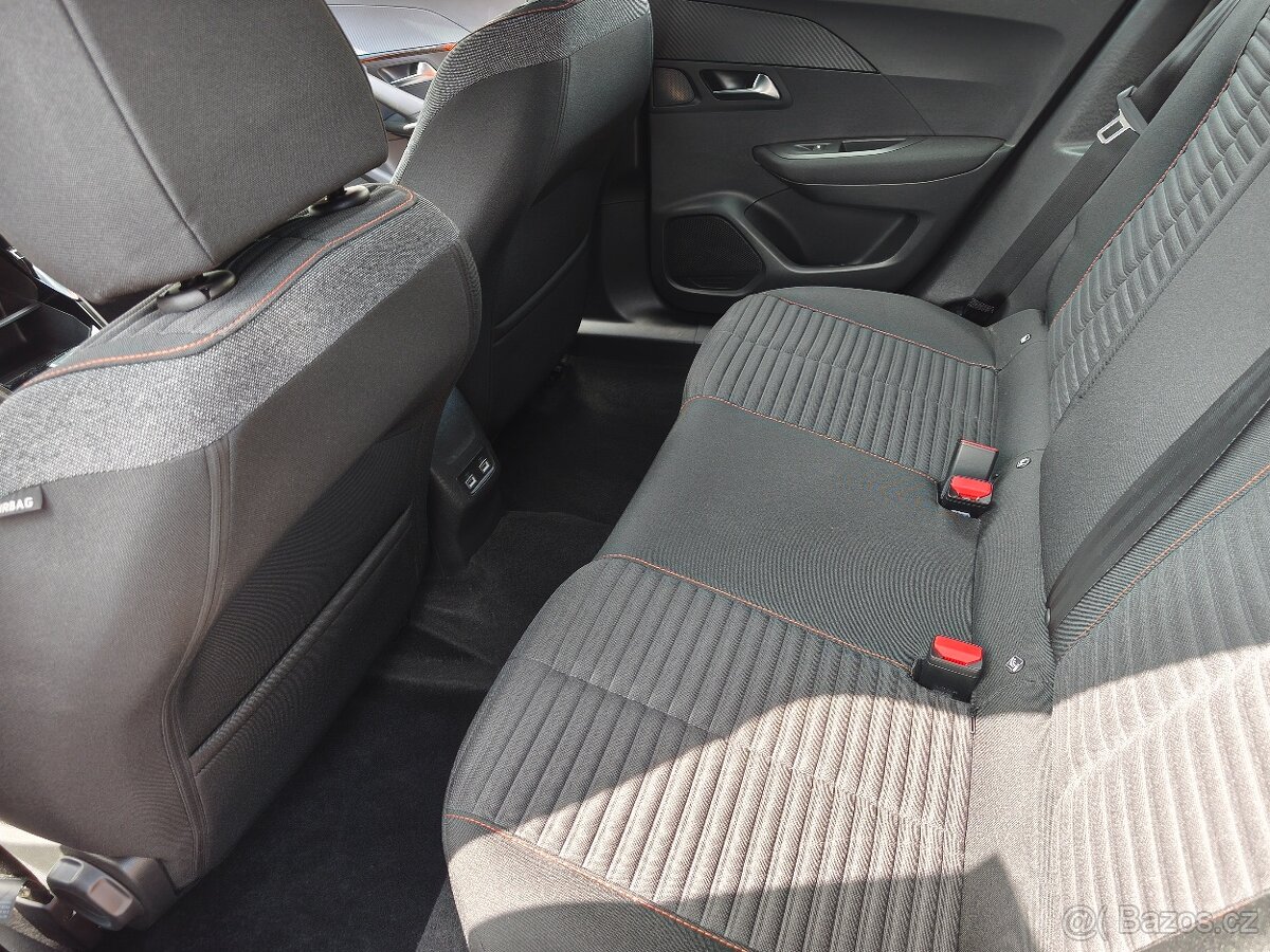 Peugeot e-2008 - 13