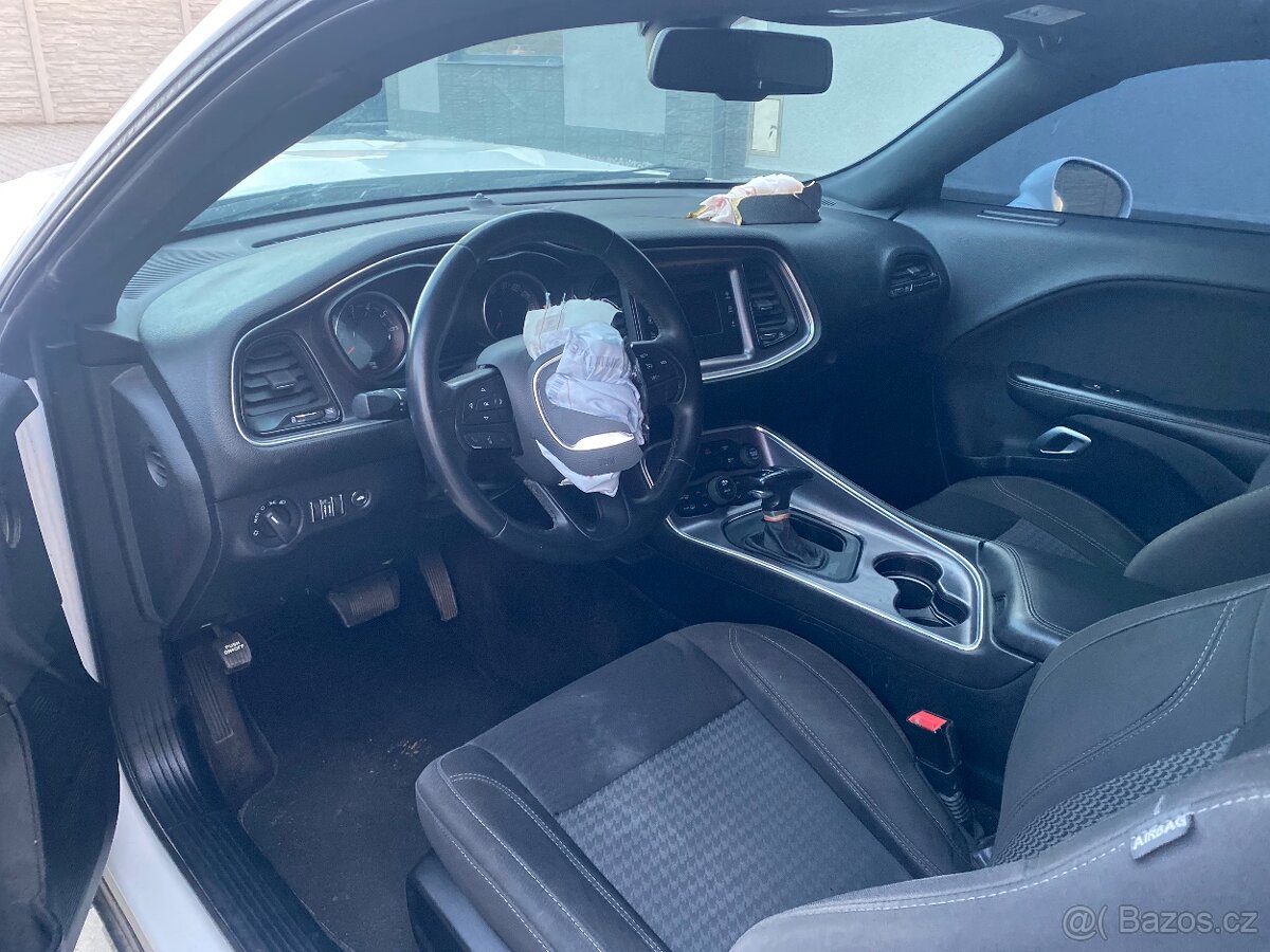 Dodge Challenger 3.6 V6 2017 lehce bourany - 13