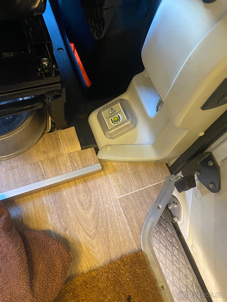 Predám Iveco Daily karavan - 13