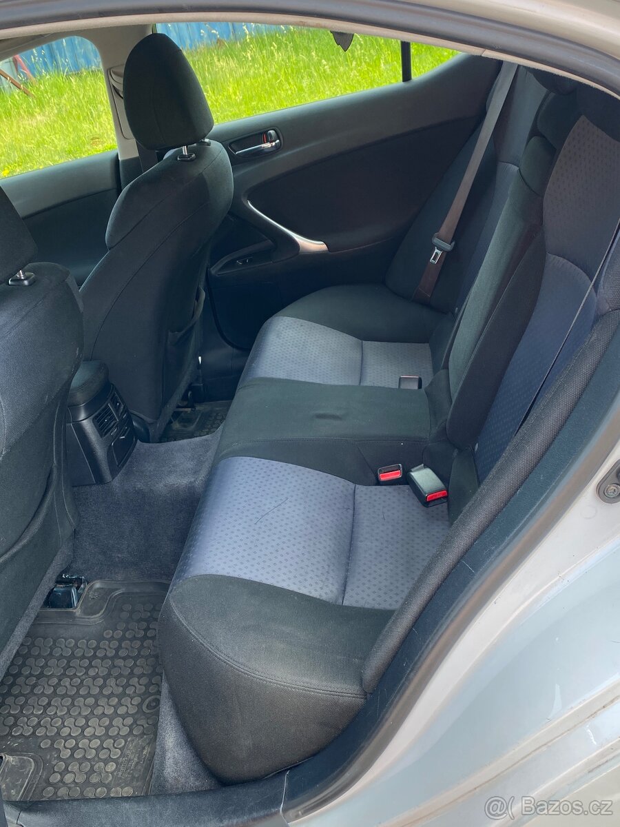 Lexus IS220 130 Kw rok 2011 - 13