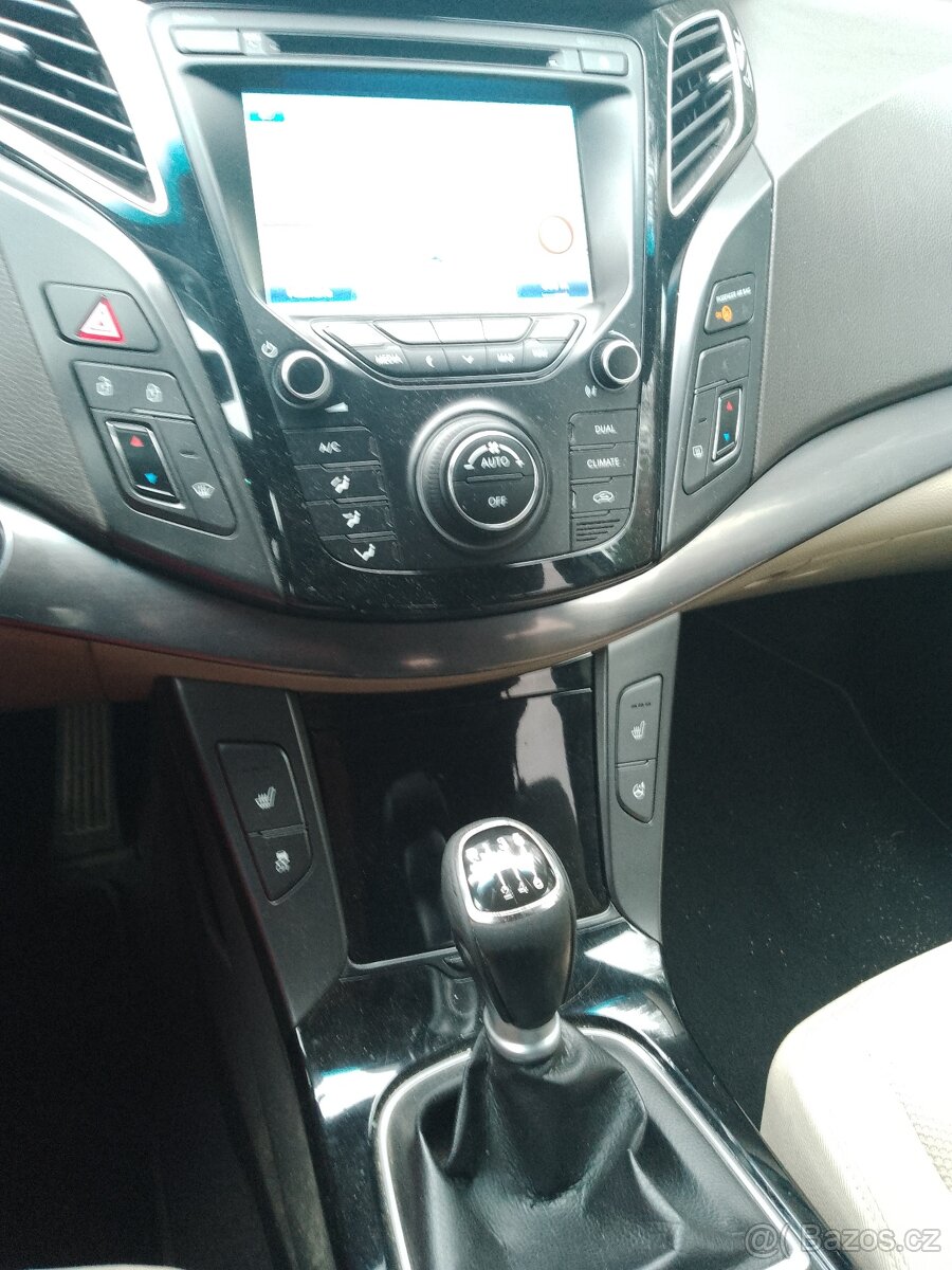 Hyundai I 40 combi 1.7 CRDi r. 2014 - 13