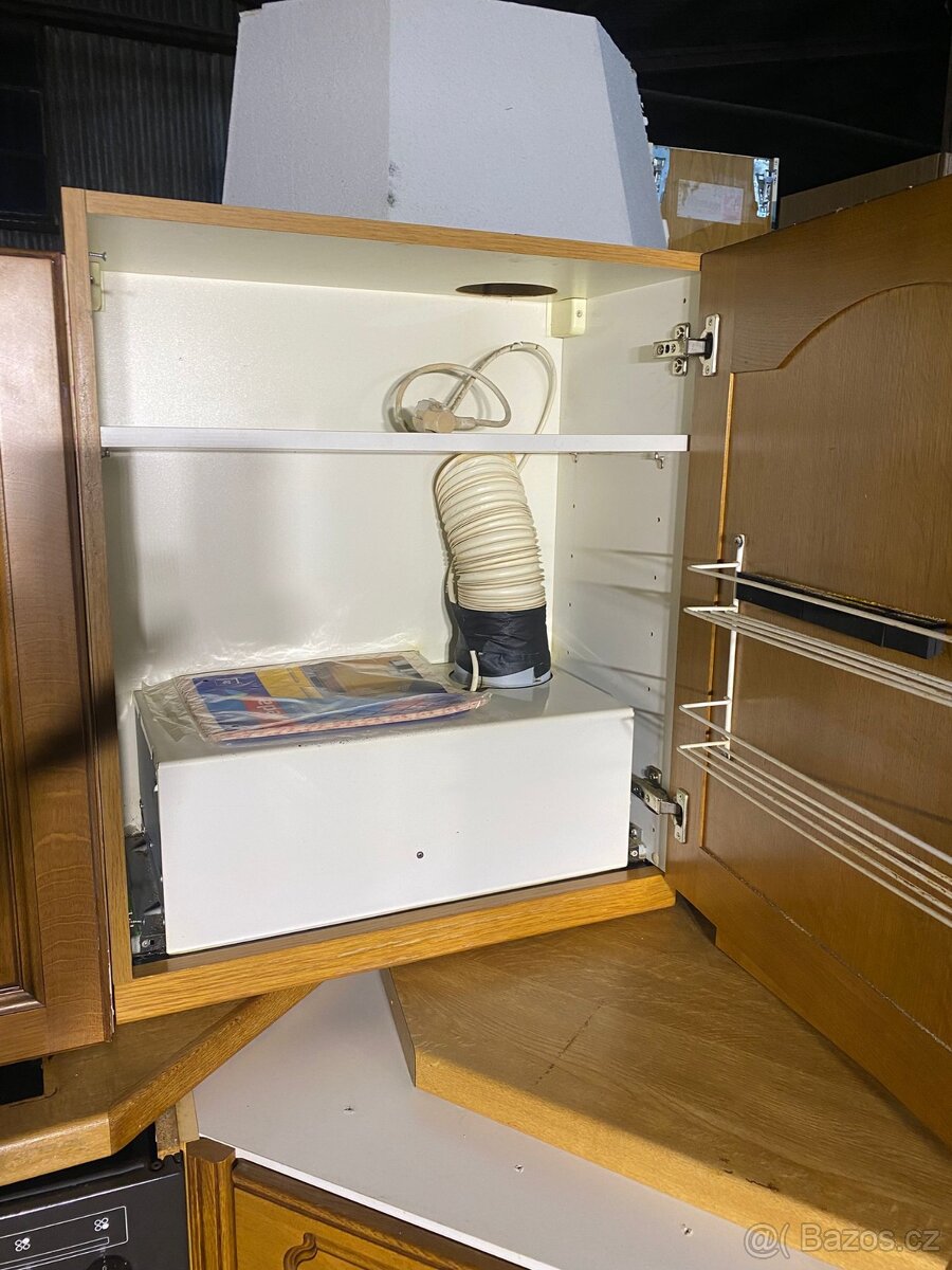 Masivní kuchyňská linka z Německa se spotřebiči - 13