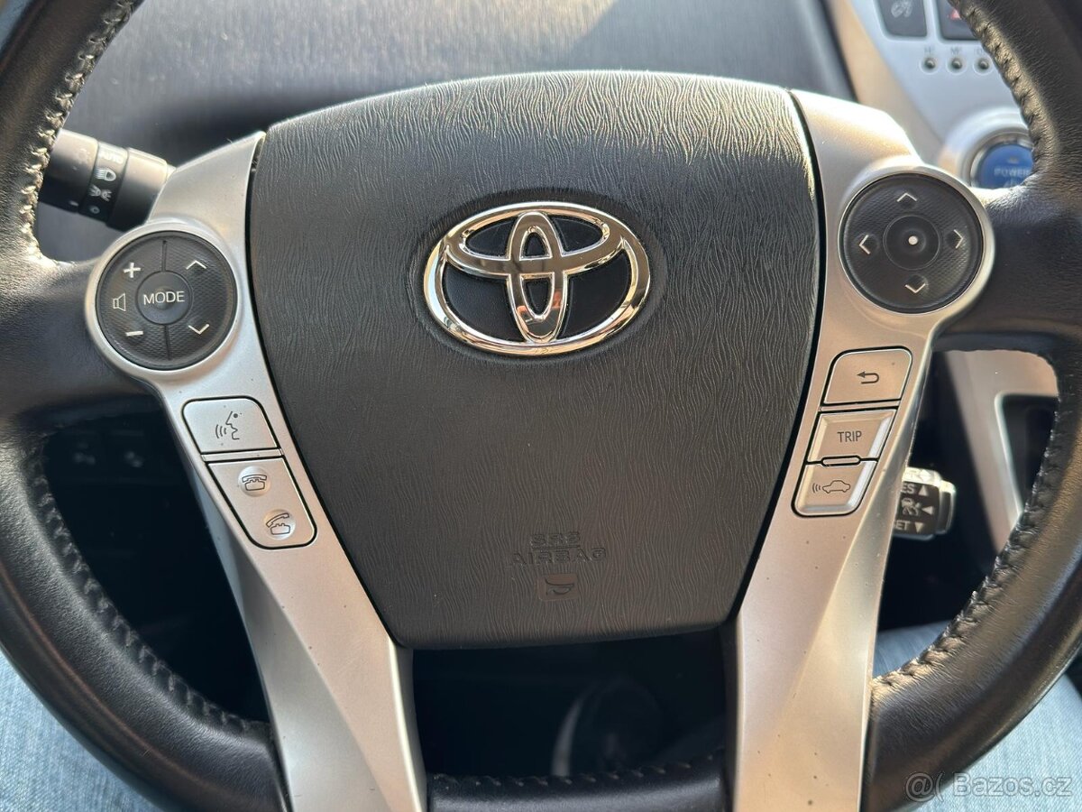 Prodám Toyota Prius plus 1.8i benzín, r.v. 2/2016 - 13