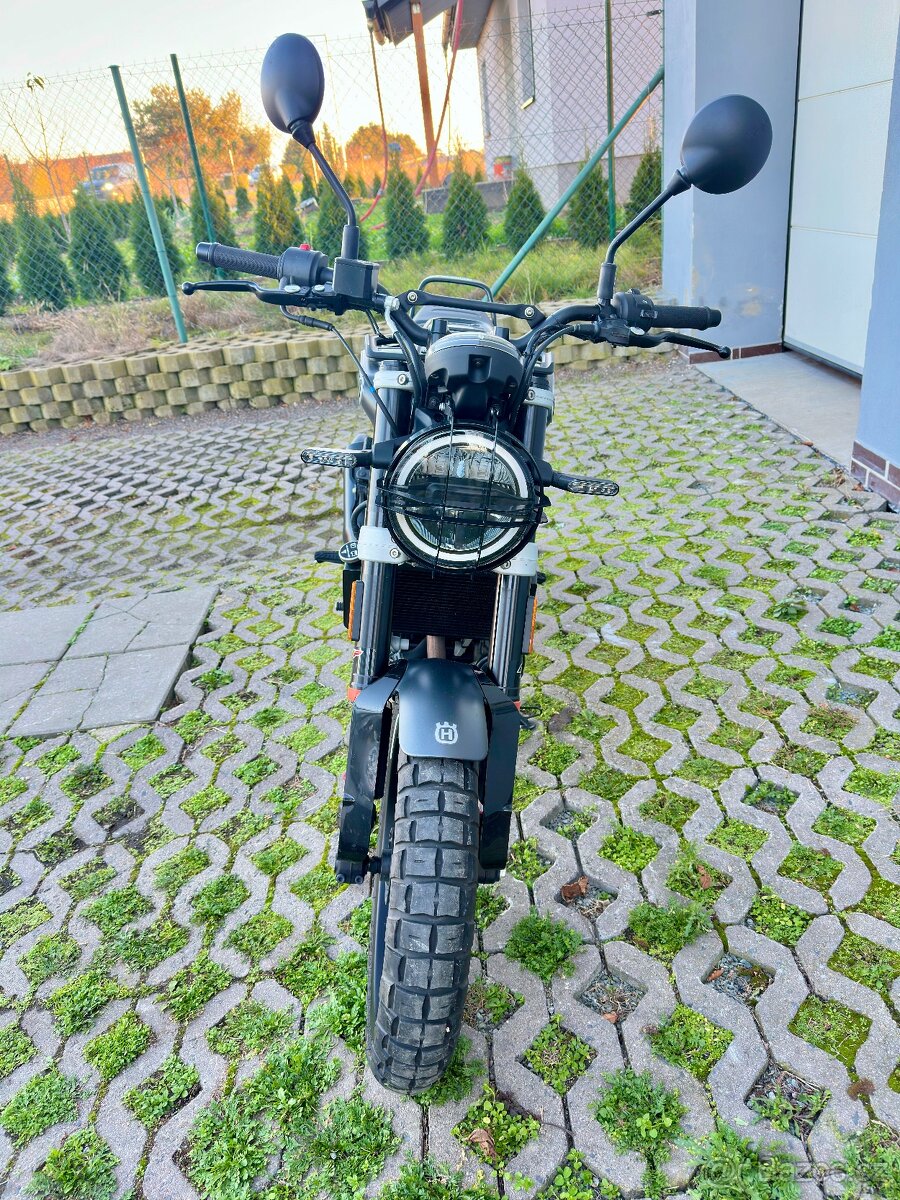 Husqvarna Svartpilen 125 - 13