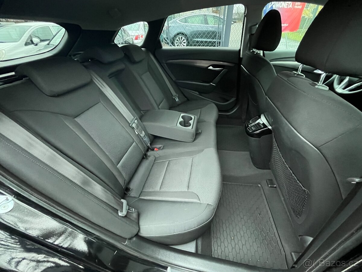Hyundai i40 1,7 CRDi Xenon, Kamera, Tažné - 13