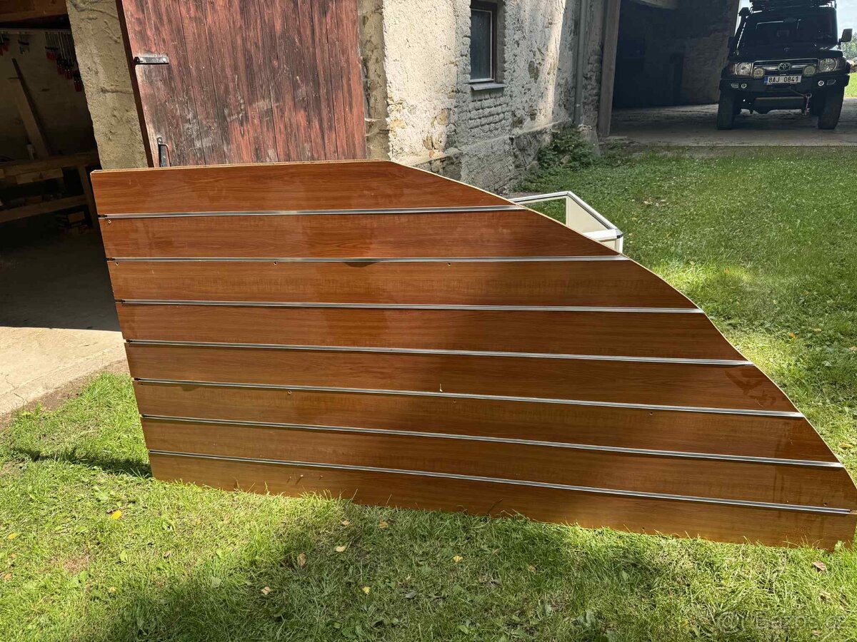 Vybavení prodejny mobilních telefonů a příslušenství - 13