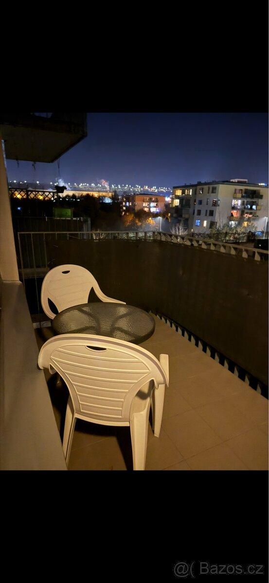 Prodej bytu 2+kk 59 m² s balkonem, garáží a sklepem - 13