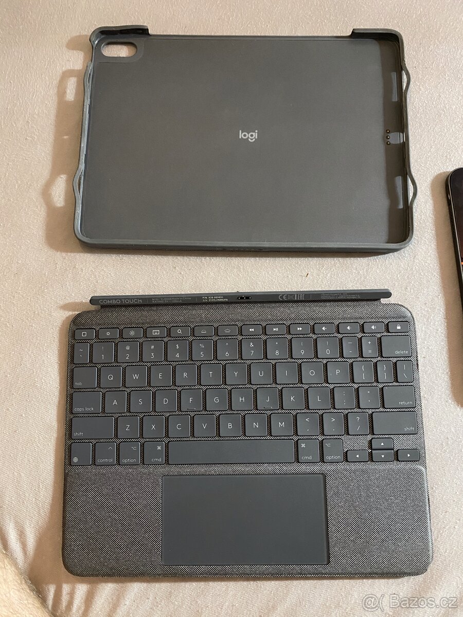 iPad Air 4 (2020) 64GB + Apple Pencil 2 + Logitech Combo - 13