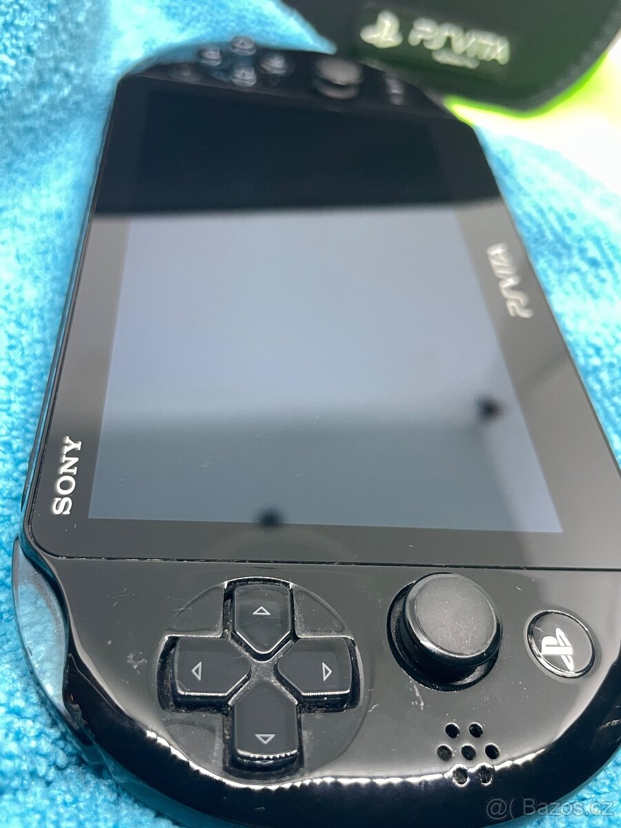 PS VITA PCH-2016 - 13