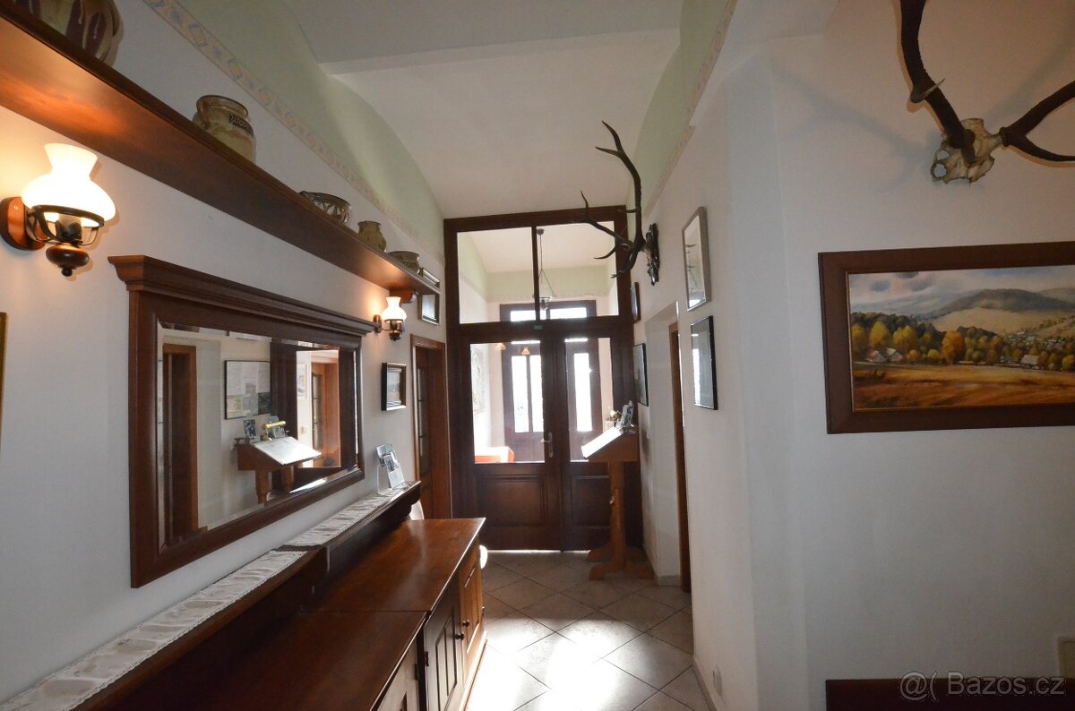 Prodej zavedeného rodinného penzionu + rozestavěná stavba - - 13