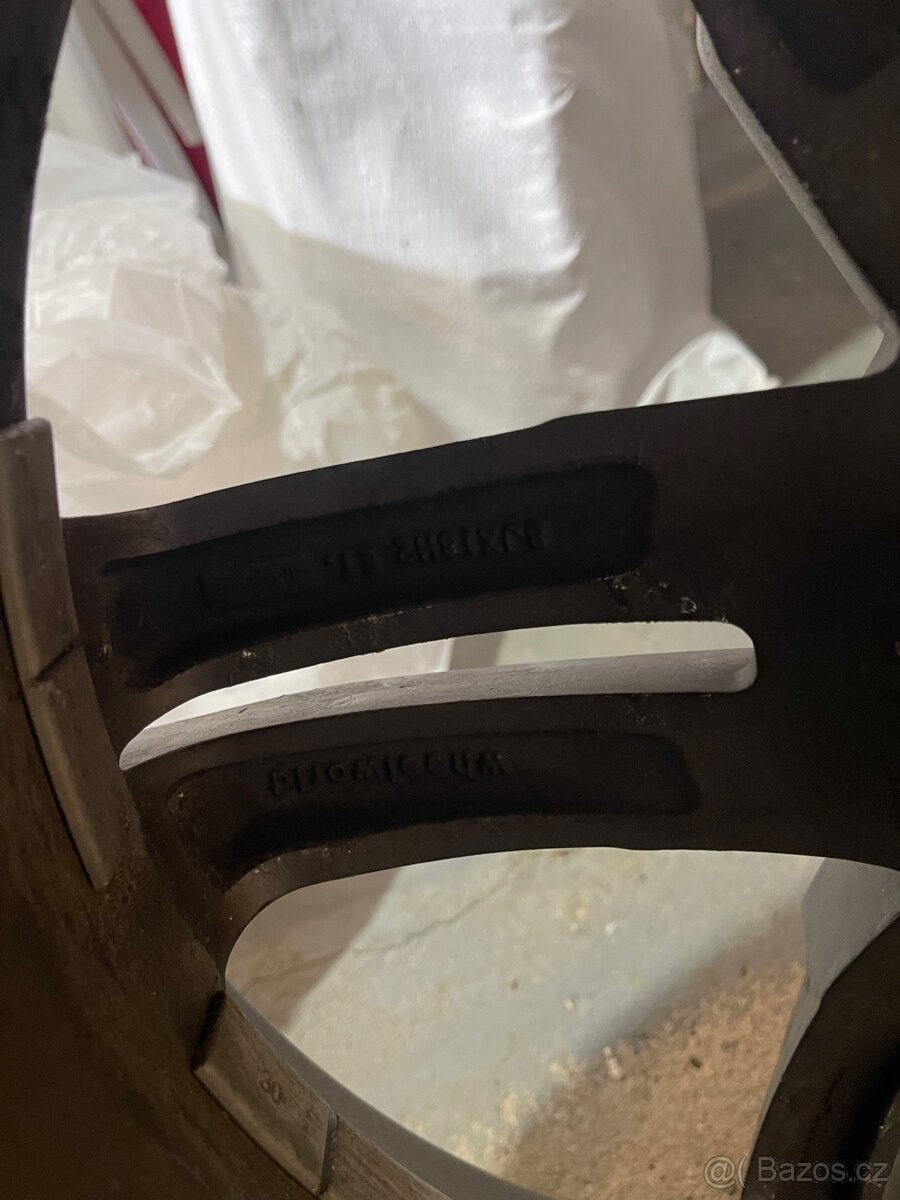 Prodám alu kola 19” s pneu SYRON Performance 235/35 R19 - 13