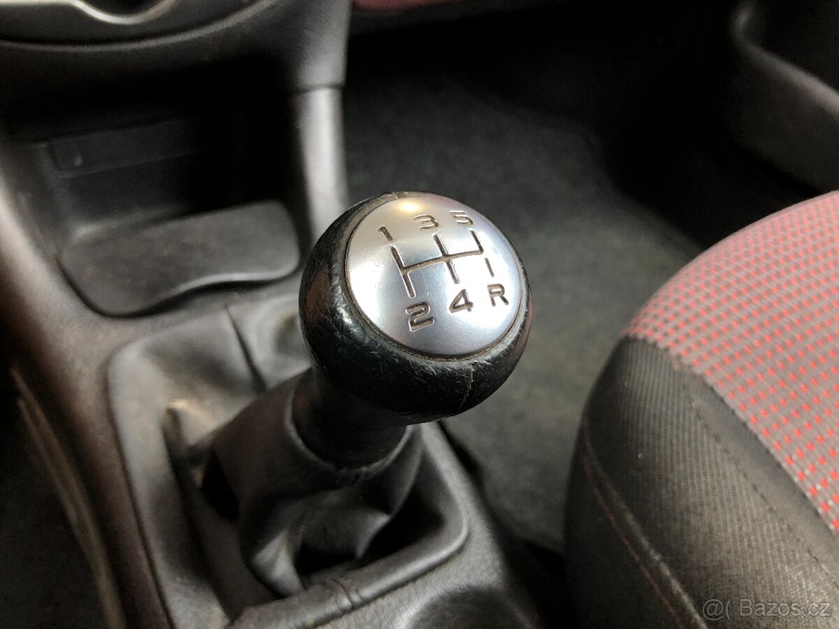 PEUGEOT 206 1.4i - 13