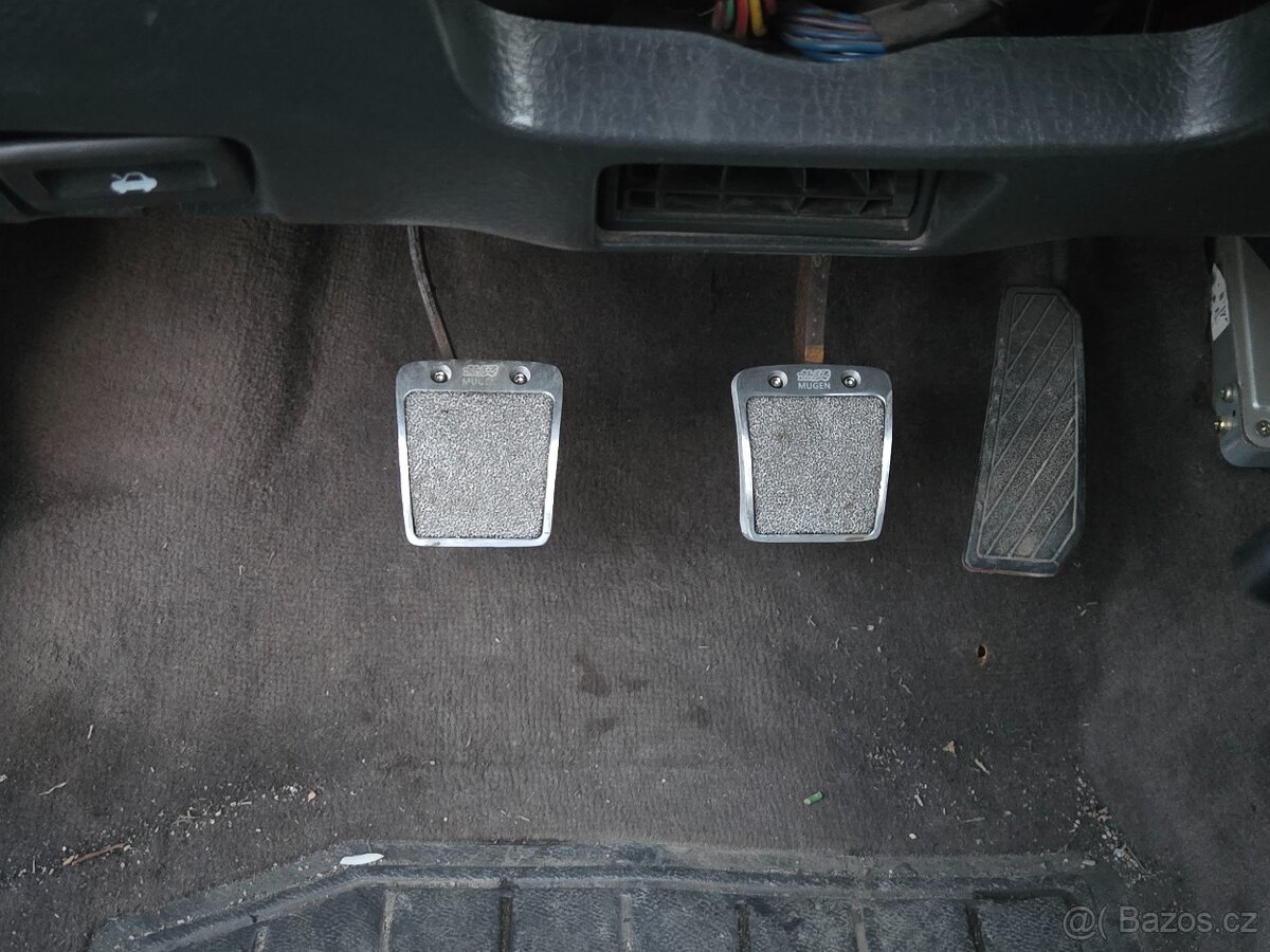 Mazda 323 _ 1.6 - 13