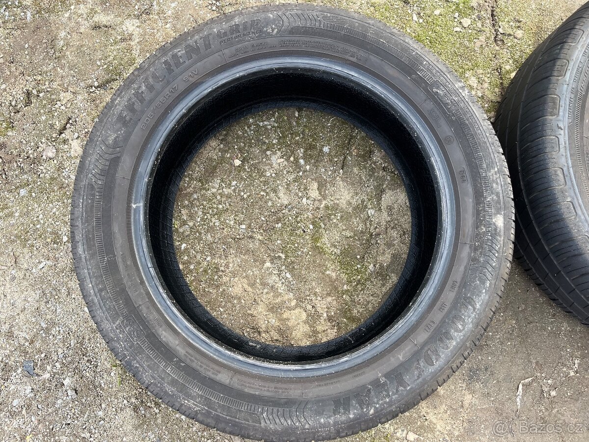 Pneu 205/55/17 - 13