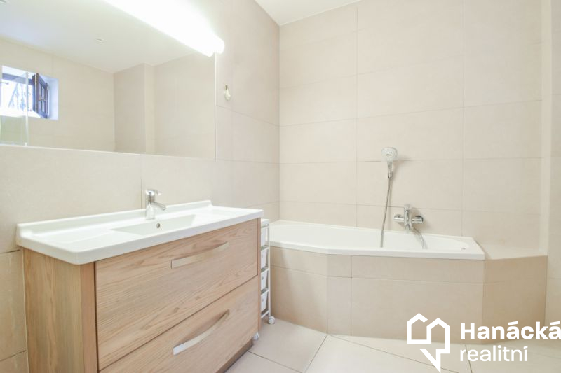 Zrekonstruovaný dům v centru Olomouce, ul. Šemberova - 13