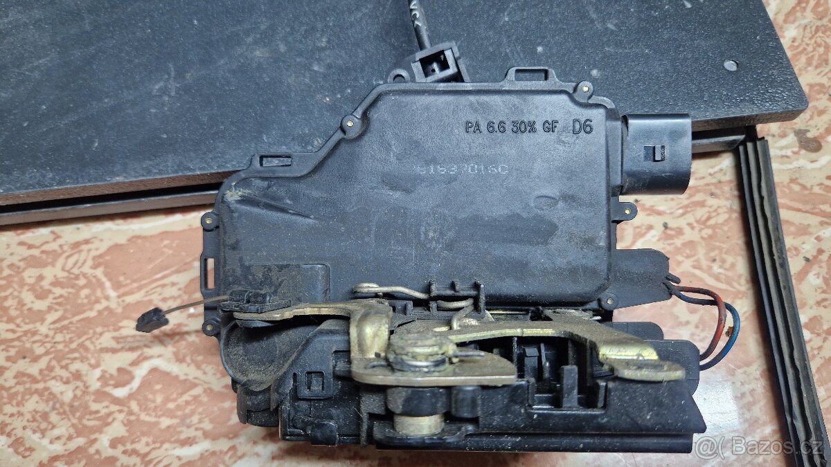 Octavia 1,budiky, zámky - 13