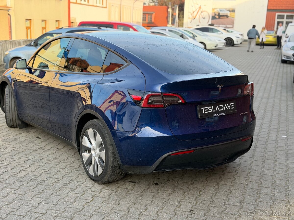 Tesla Model Y Long Range AWD – 2023 – Deep Blue Metallic - 13