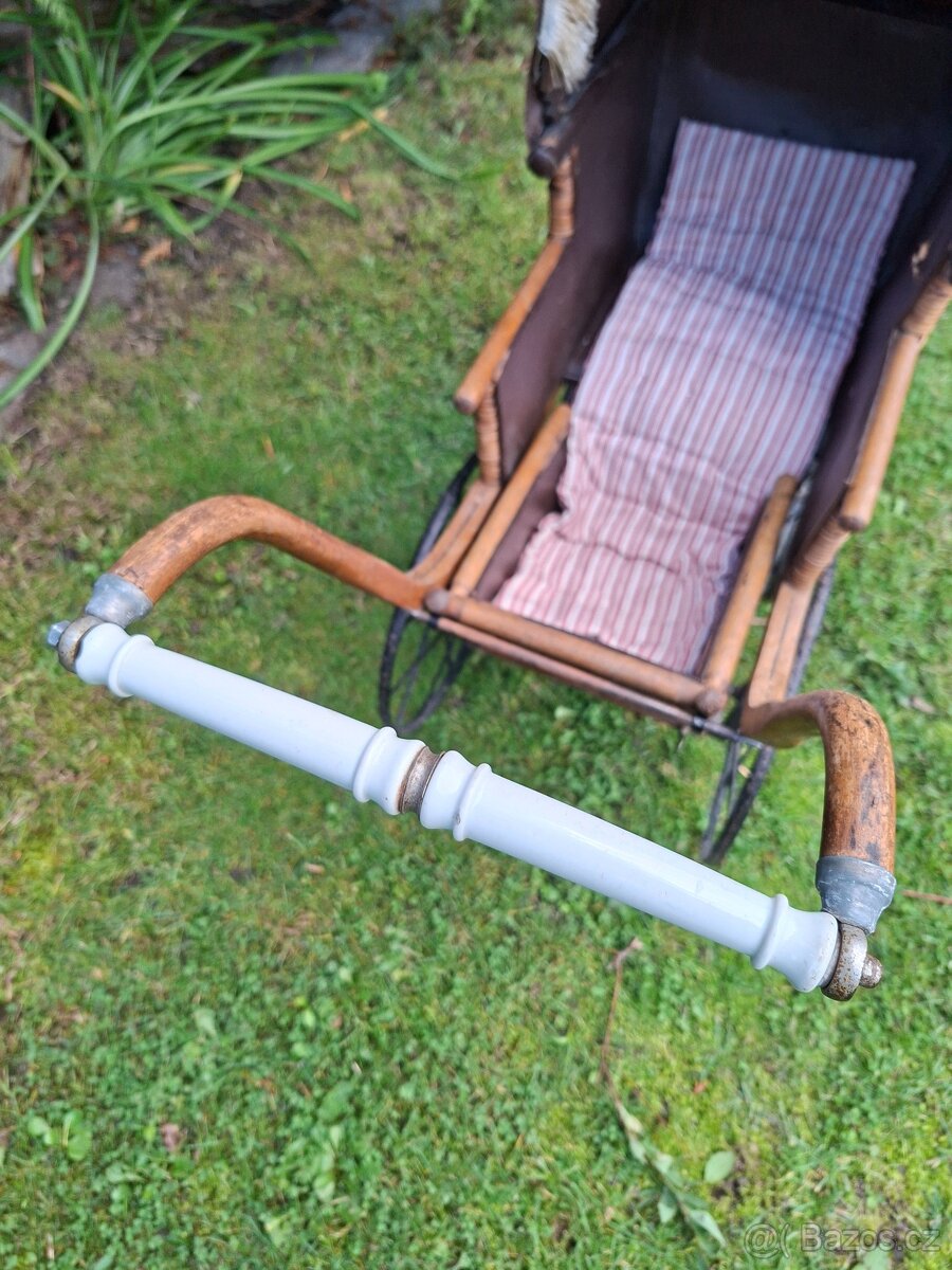 Starožitný kočárek pro panenky č. 950 - 13