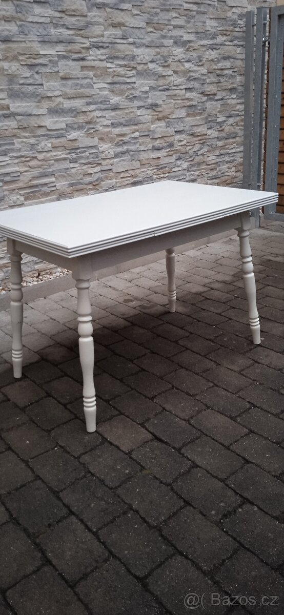 Rohová lavice bílá se stolem +2 židlemi - 13
