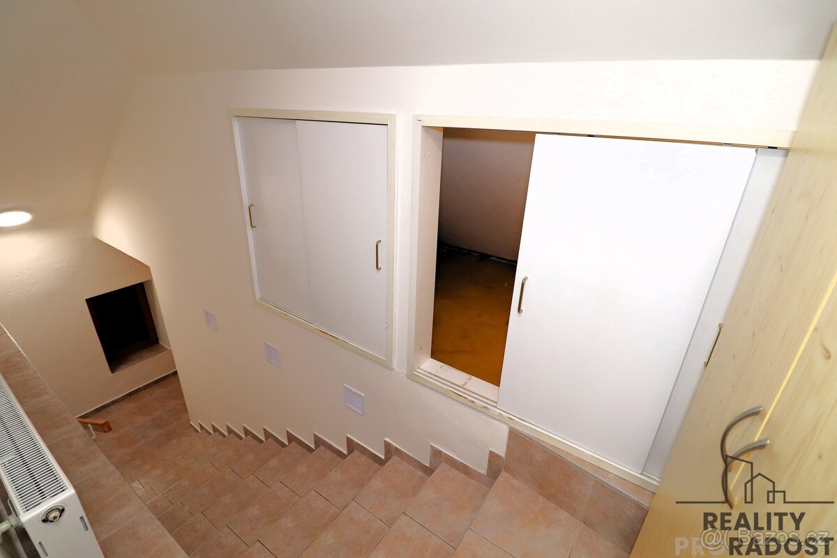 Pronájem unikátního podkrovní bytu 2+kk (77 m²), klimatizace - 13