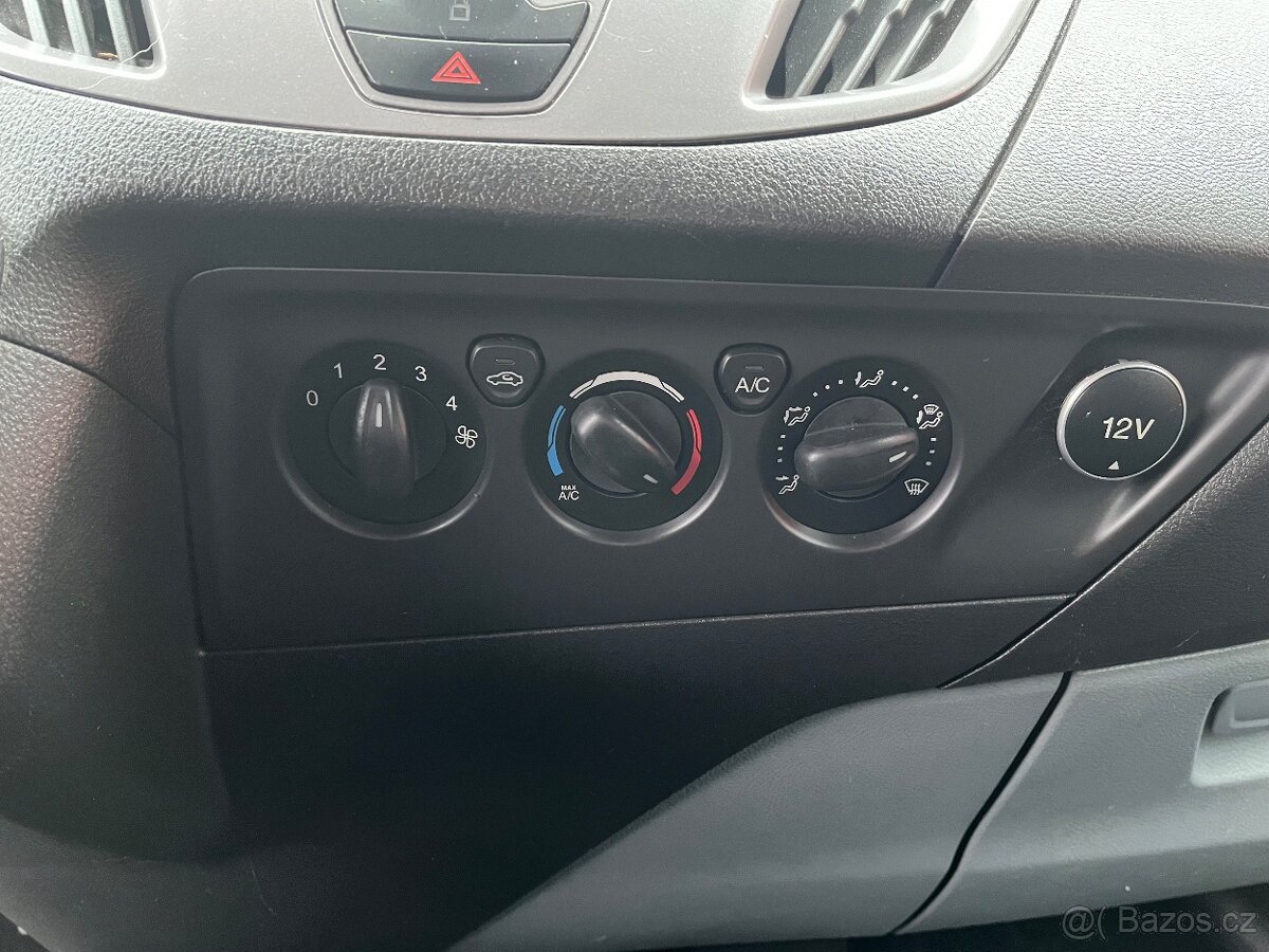 Ford Transit Custom 2.2 TDCi 9 Míst - 13