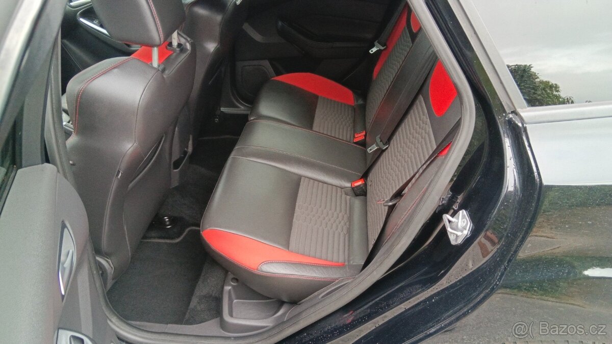 Ford Focus 2.0 I ST 184 KW - 13