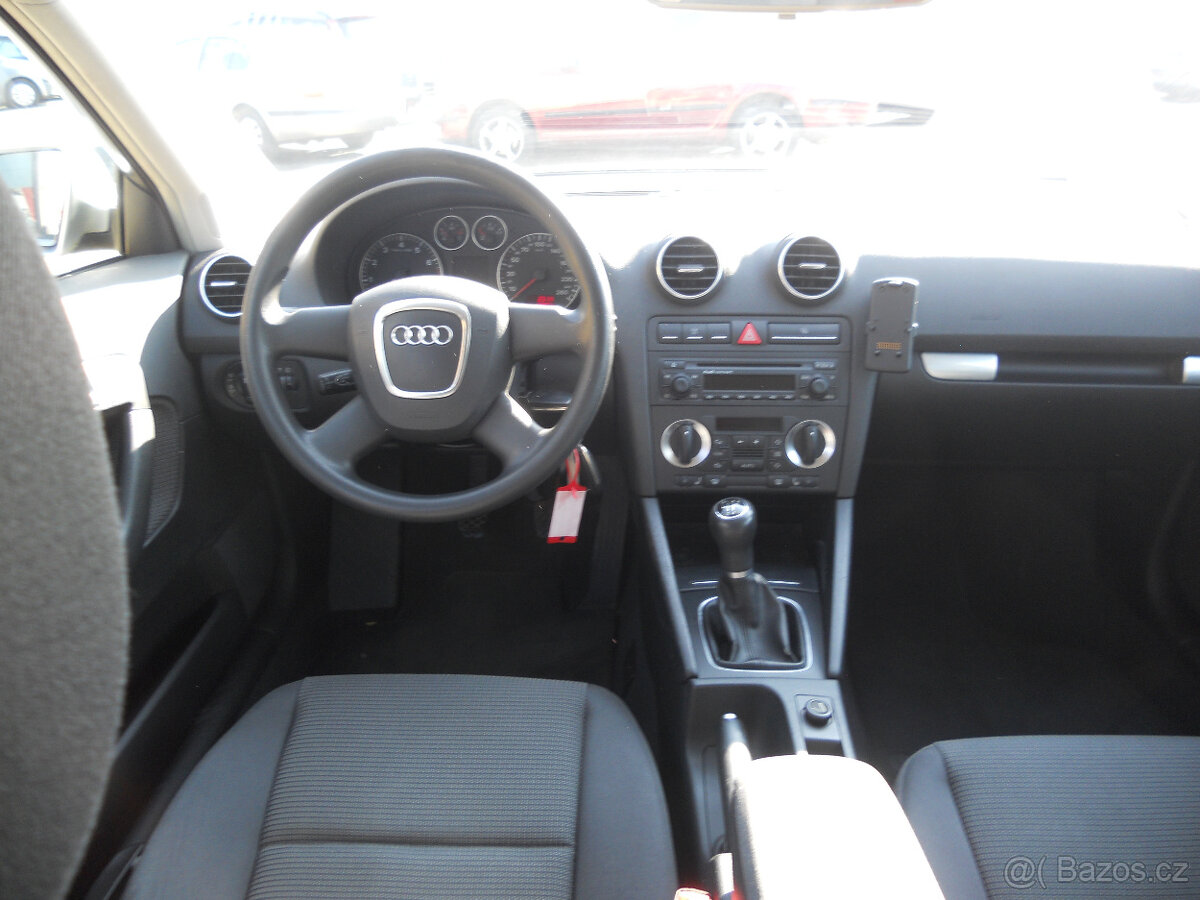 Audi A3 1.6i 75Kw Sportback - 13