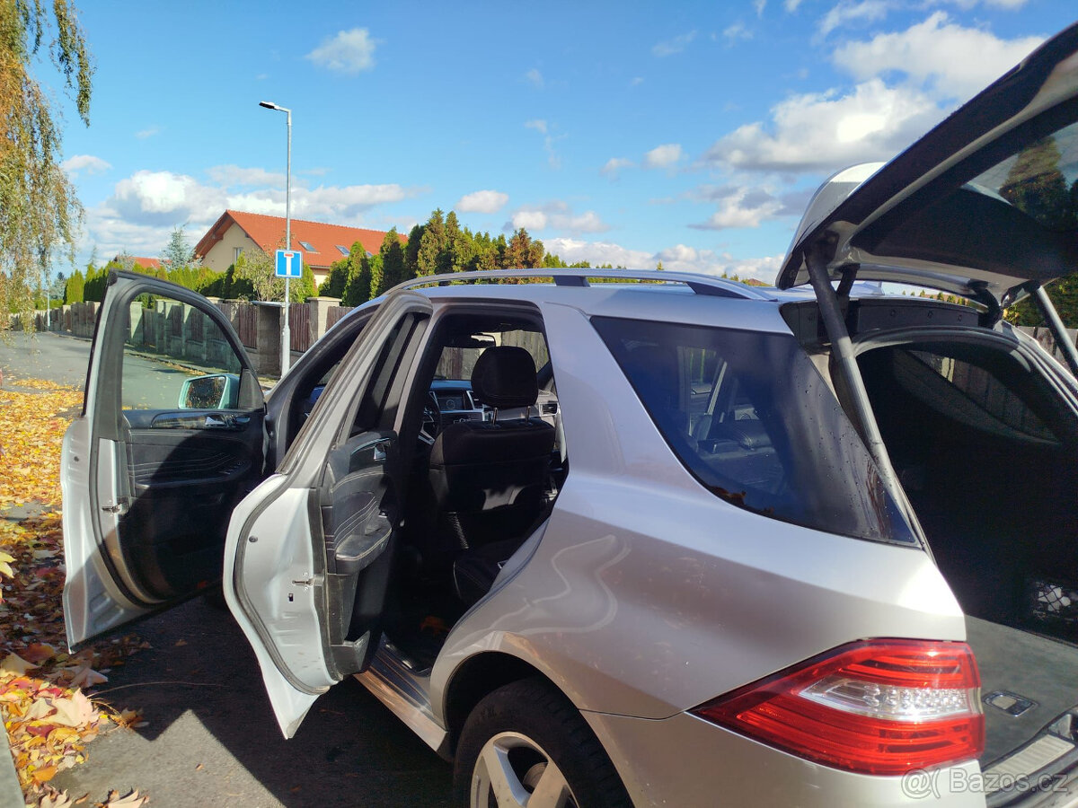 Mercedes-Benz ML 350 CDI AMG V6 4MATIC (2014) – Luxusní SUV - 13