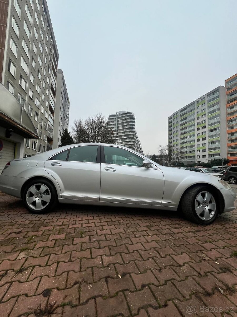 221 Mercedes-Benz - 13