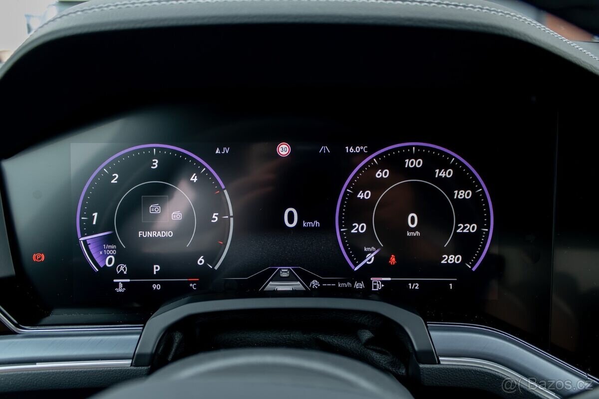 VW Touareg R-Line - 13