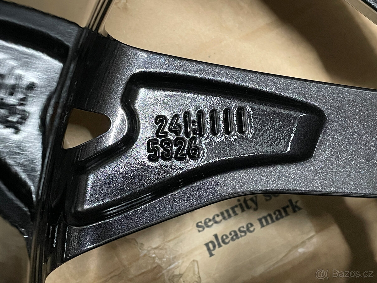 SUPERB 4, 3 NOVÁ ZIMNÍ ALU HELIX BLACK 235/40/19 R.V 2024 - 13