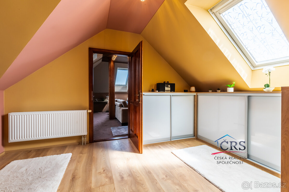 RD 8+1/G,B,T, ležící na pozemku o velikosti 840 m2, Přezleti - 13