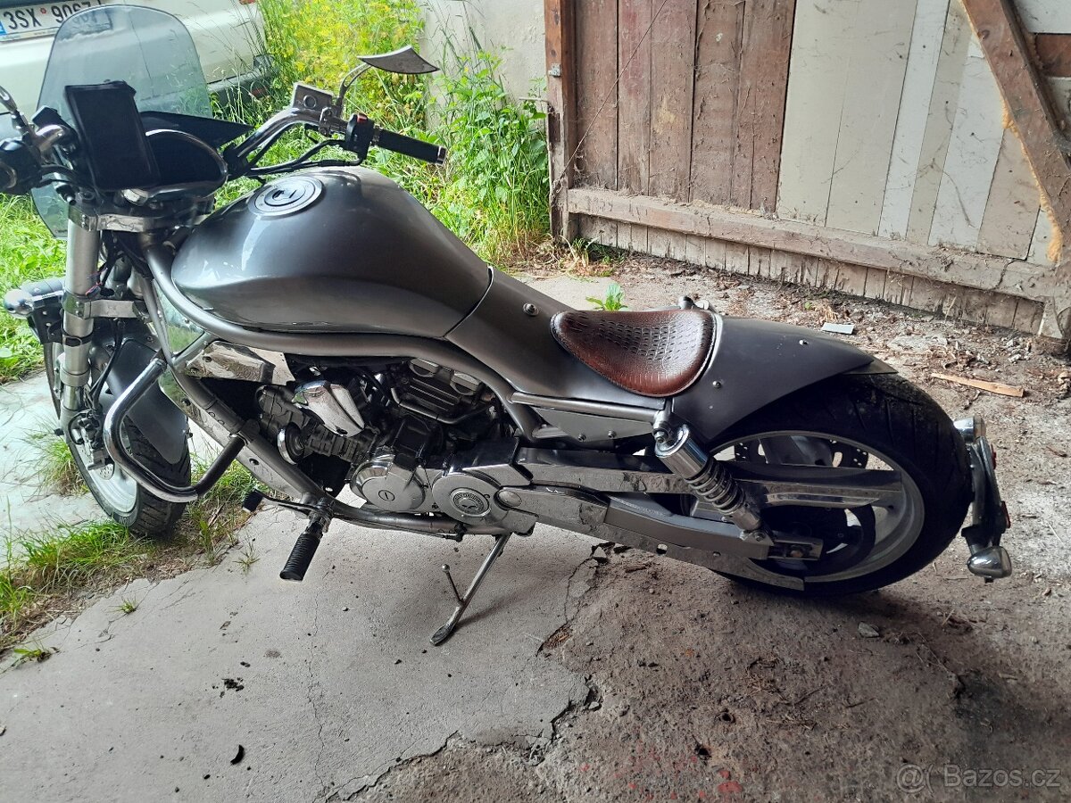 AQUILA Hyosung GV 650 - 13