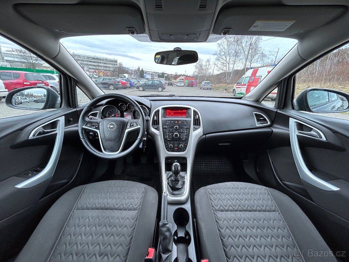 Opel Astra J 1,6, 2013, tažné zařízení, 17" kola - 13