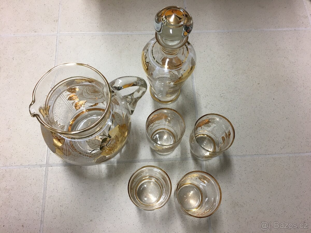 Spousta různých starožitností - 13