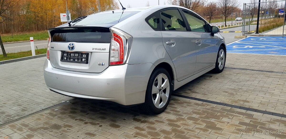 Toyota Prius 1.8 hybrid pohon přestavba invalida naviják ZTP - 13