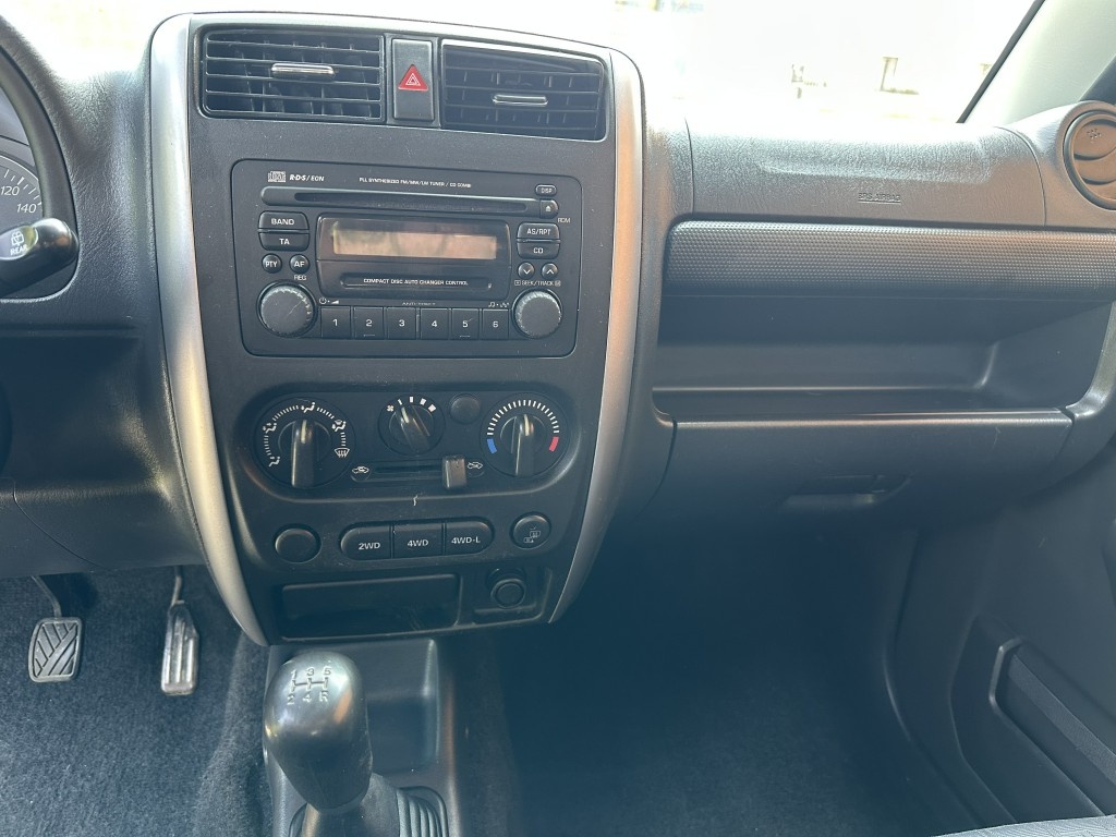 Suzuki Jimny 1.3i 63kW 4x4 - 13