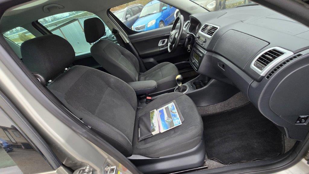 ŠKODA ROOMSTER 1.4 16V YOUNG - 13