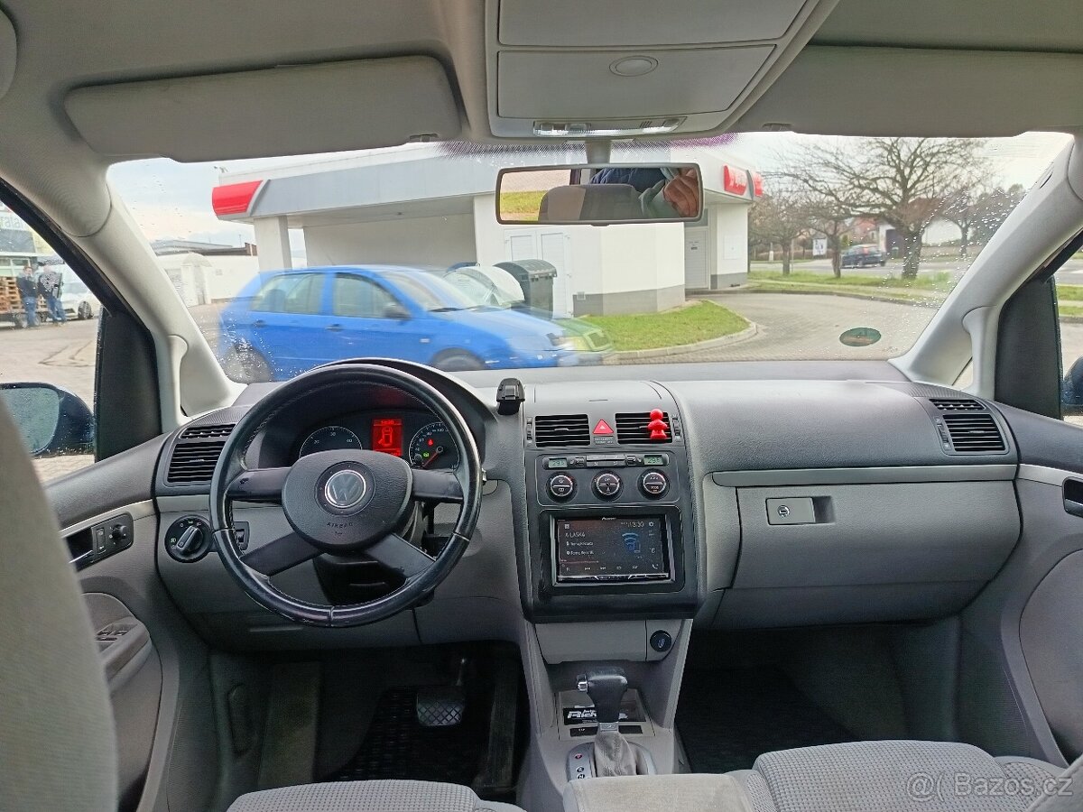 Volkswagen Touran 2.0 TDI - 103 kW -DSG - 7 místní - 13