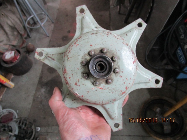 Originá hliníkovél víčko nádrže a čumáček Pionýr jednosík . - 13