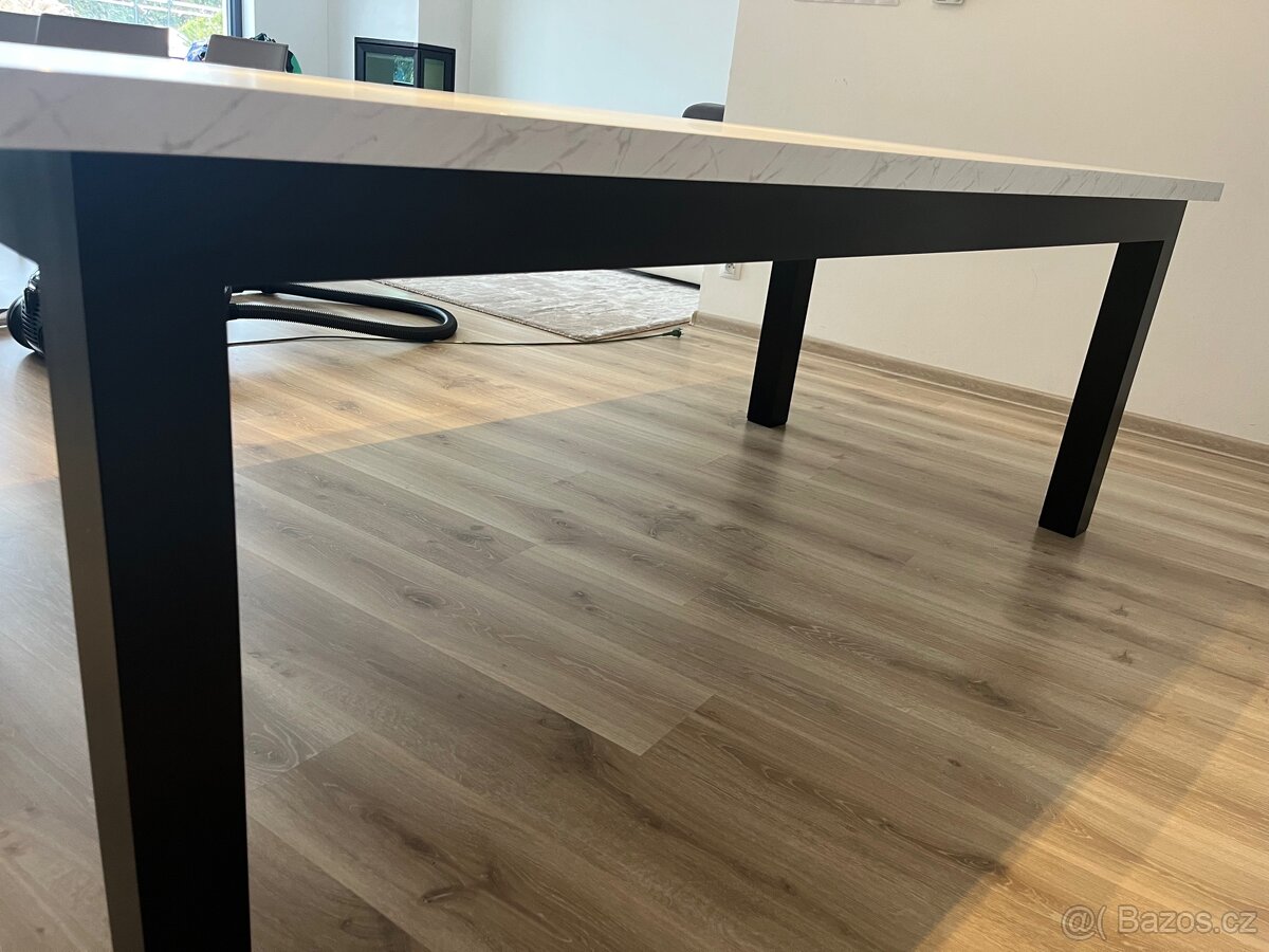 Jídelní stůl - 13