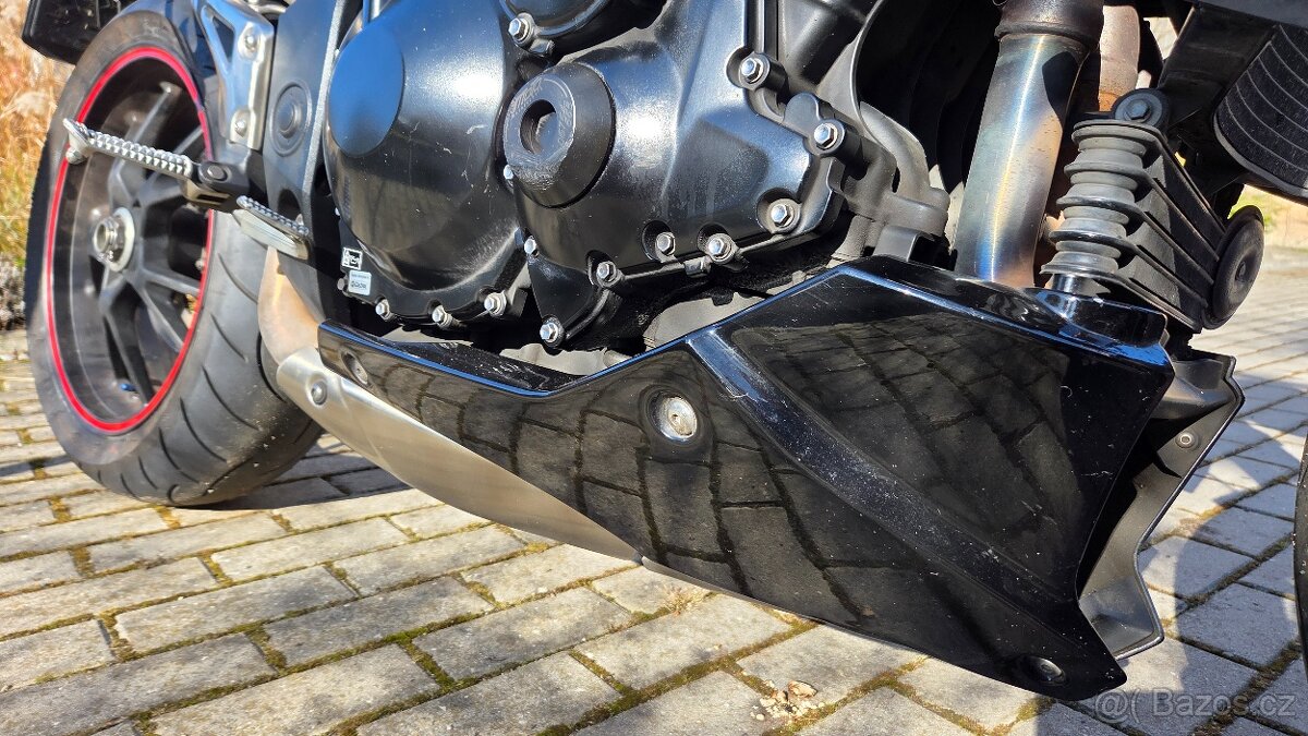 Triumph Speed Triple 1050, r.v. 2012 - SLEVA - 13