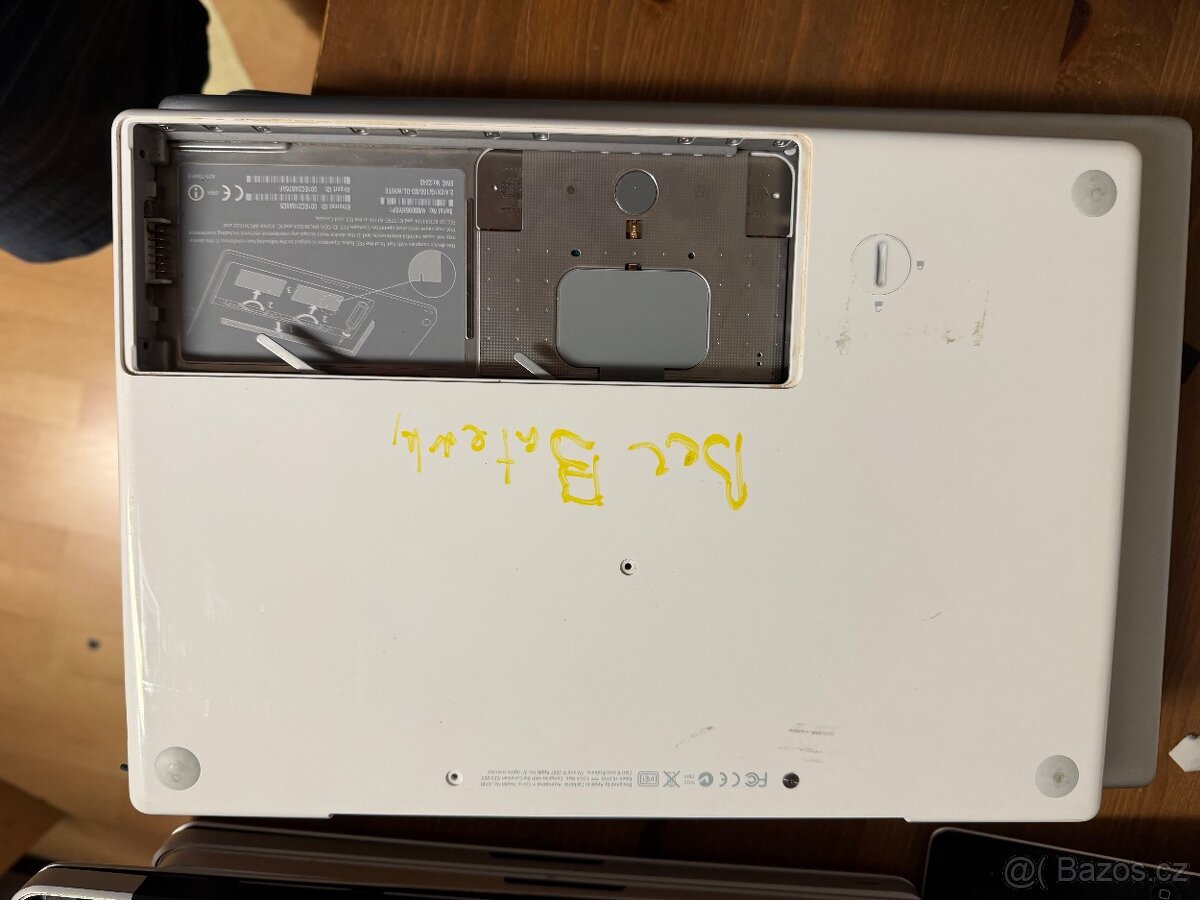 Prodám 6x macbook a 1x ipad na ND - 13