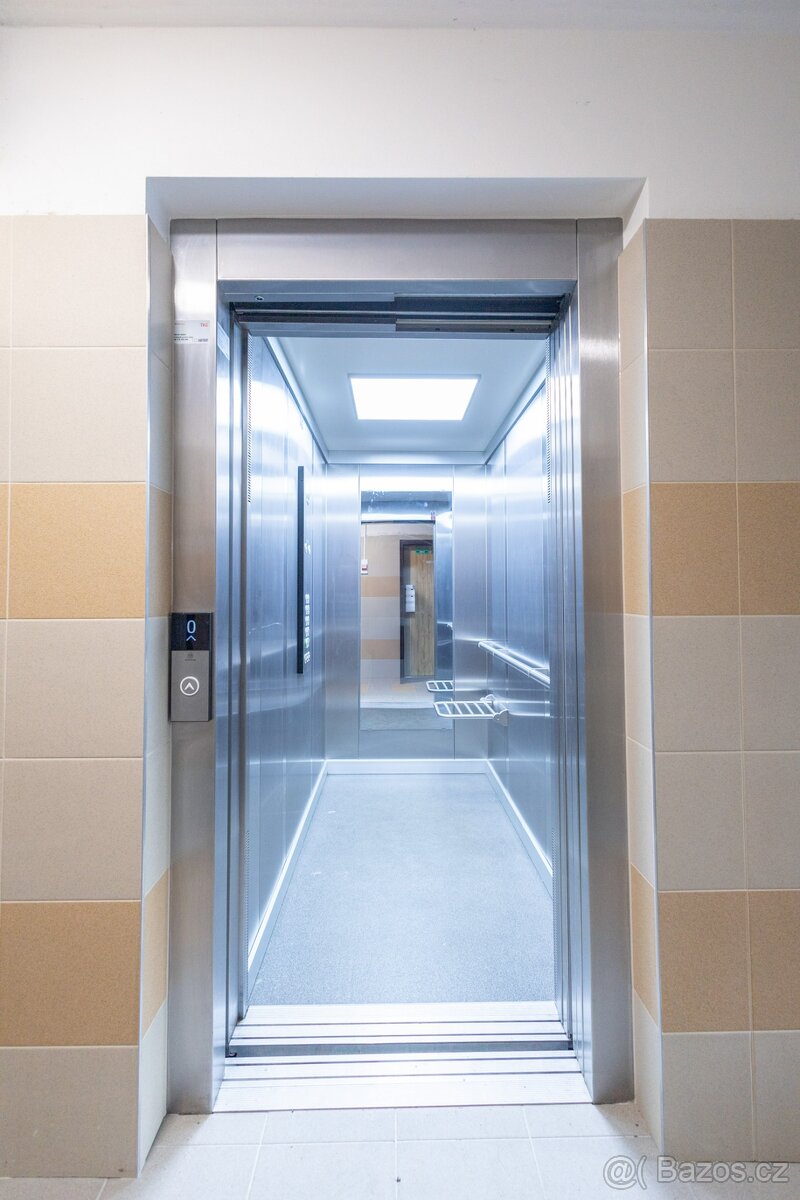 Pronájem bytu 4+1 72 m² Aubrechotvé, Praha - 13