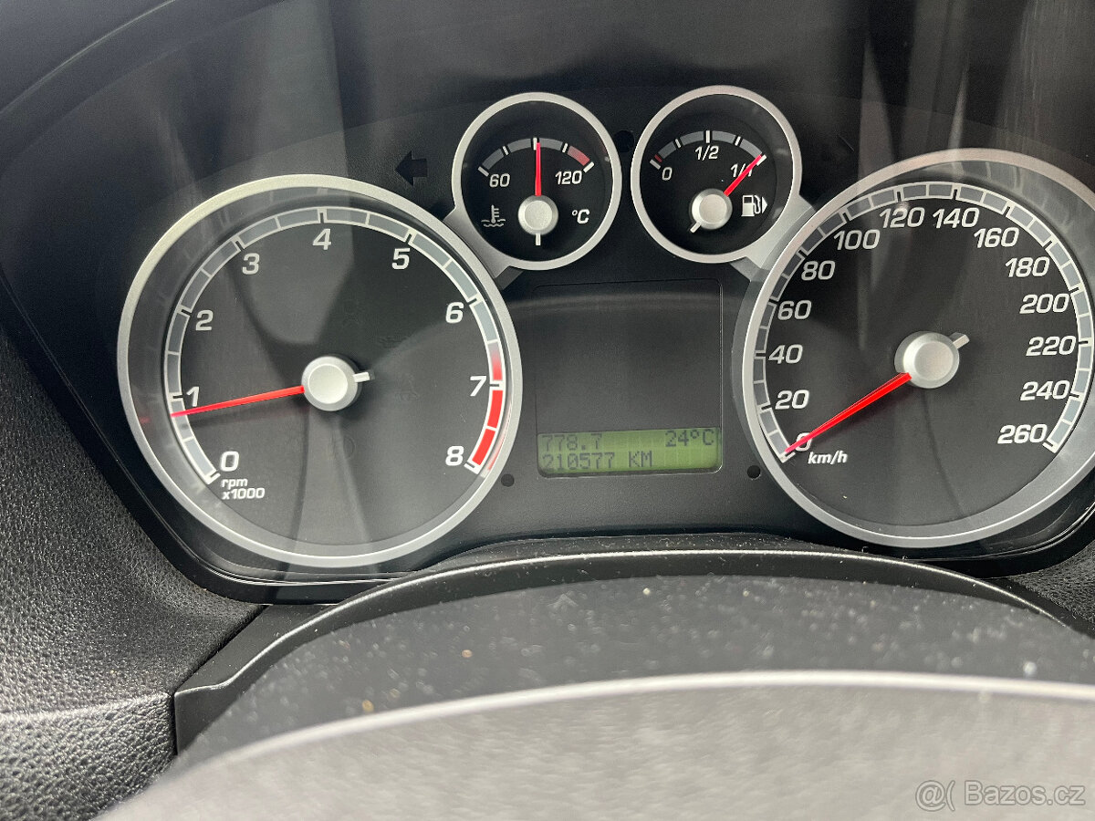 FORD FOCUS ST 2,5 i 166 Kw BLACK EDITION - 13