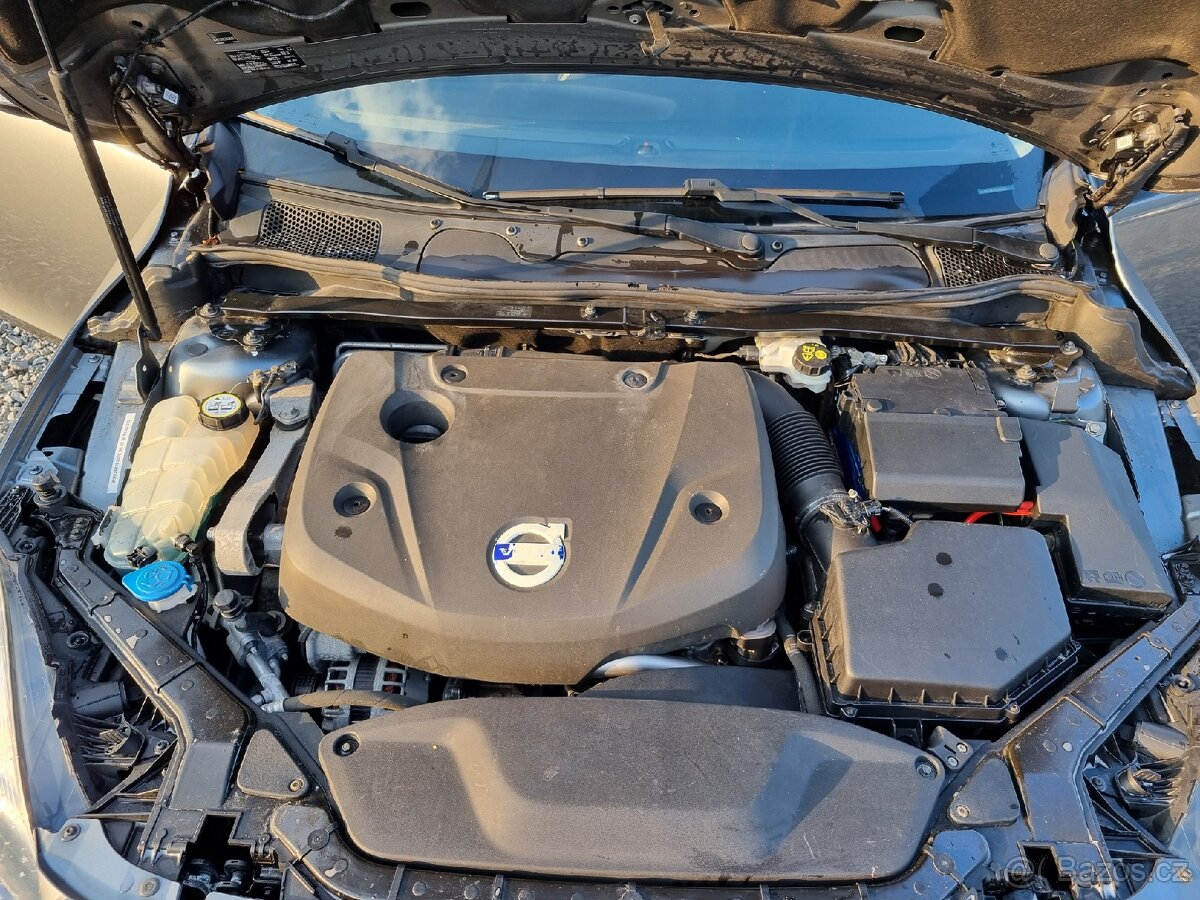 Volvo v40 d4 2.0 nafta 140kw - 13